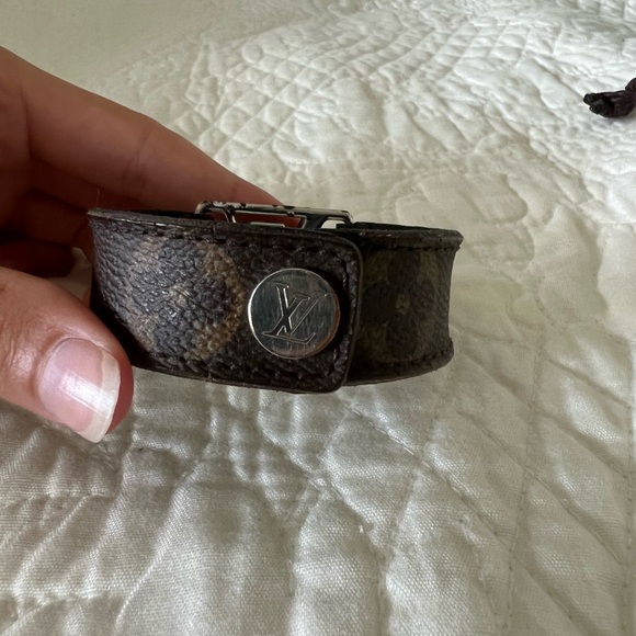 Louis Vuitton bracelet! Silver monogram with the classic monogram leather band. - Picture 4 of 5